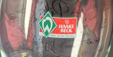 Haake Beck Pils "Werder-Bremen Double Pokal 2003" Bierglas 2,5 Liter mit Spielerautogrammen (9012)